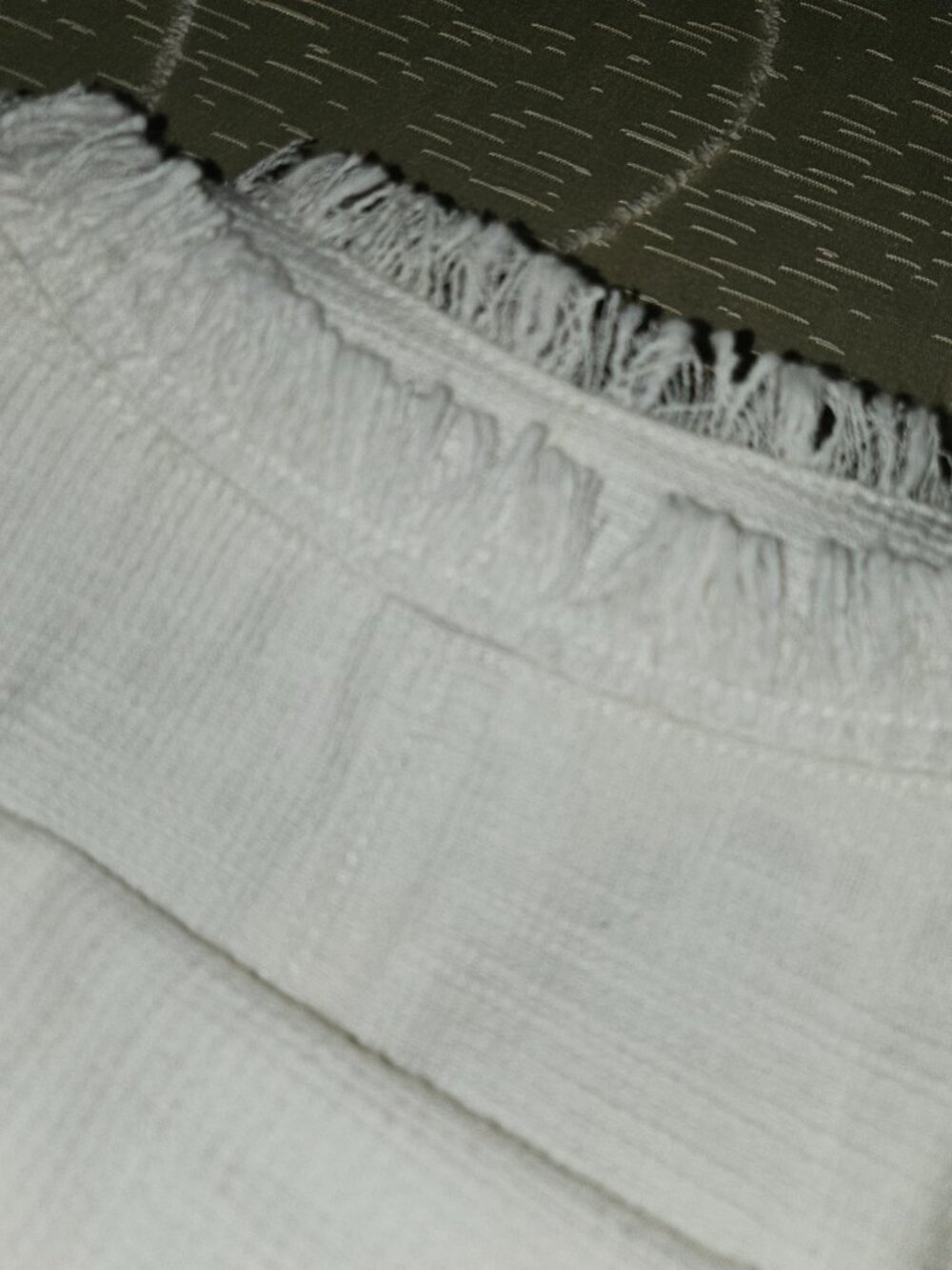WHBM WHITE CHANEL STYLE JACKET with BRASS BUTTONS & CLASSIC FRINGED DETAIL SZ 0P - Picture 4 of 15